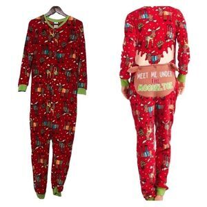Moose Holiday Flap Back PJ’s  “Meet Me Under The Mooseltoe Onesie Pajamas. Sz M.